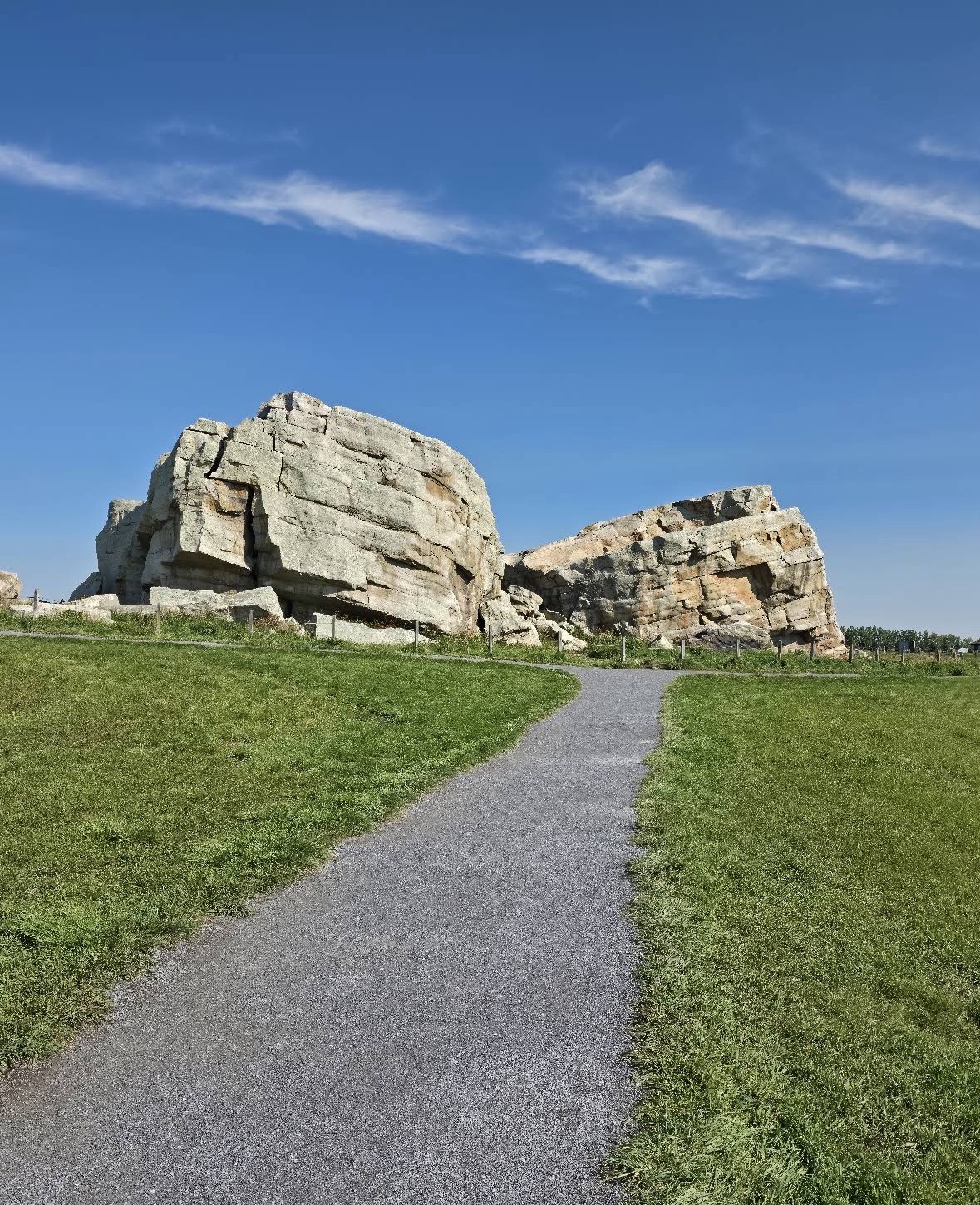 Photo of Okotoks Erratic (Big Rock)